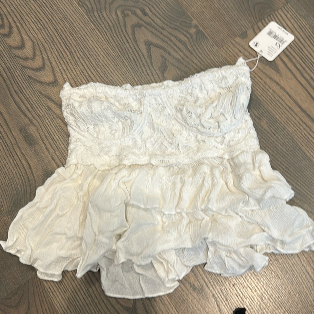 Adorable, coquette free people top size XS tag still attached